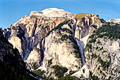 Parco Naturale Fanes-Senes-Braies. Escursione al Rifugio Fanes. Muntejela de Senes con i caratteristici canyon. 